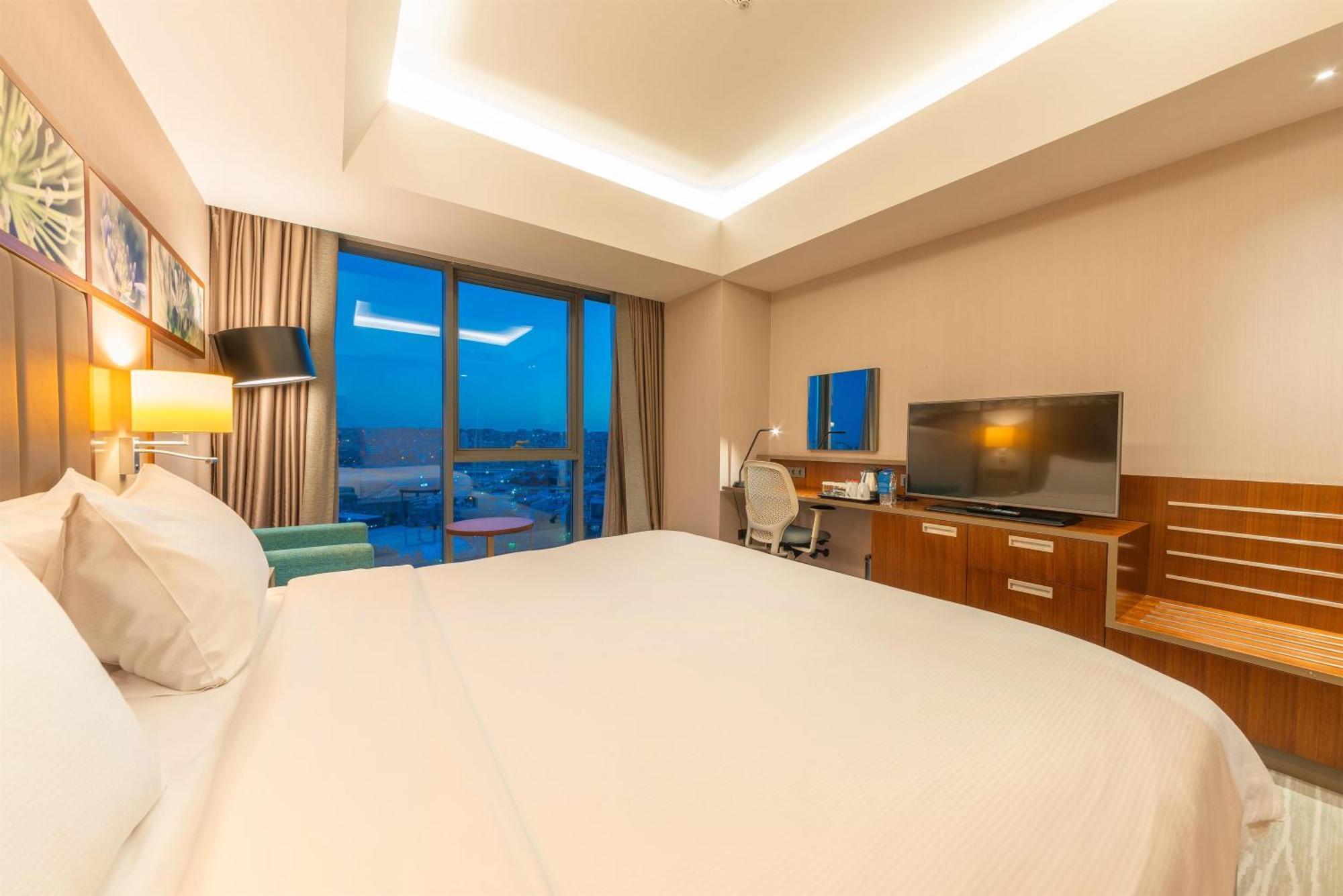 King Room,1765900646:JPEG
