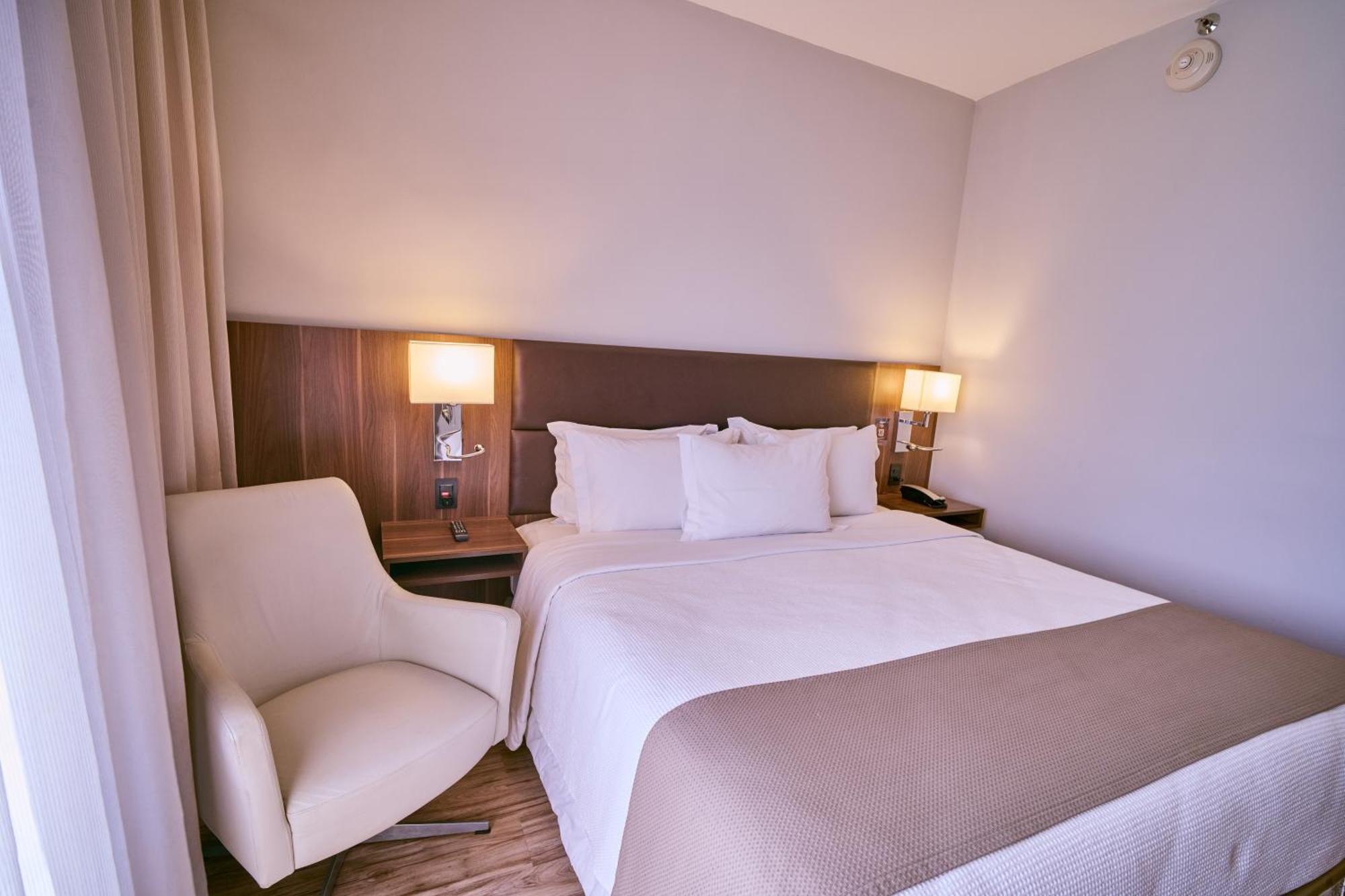 Standard Double 1 King Bed