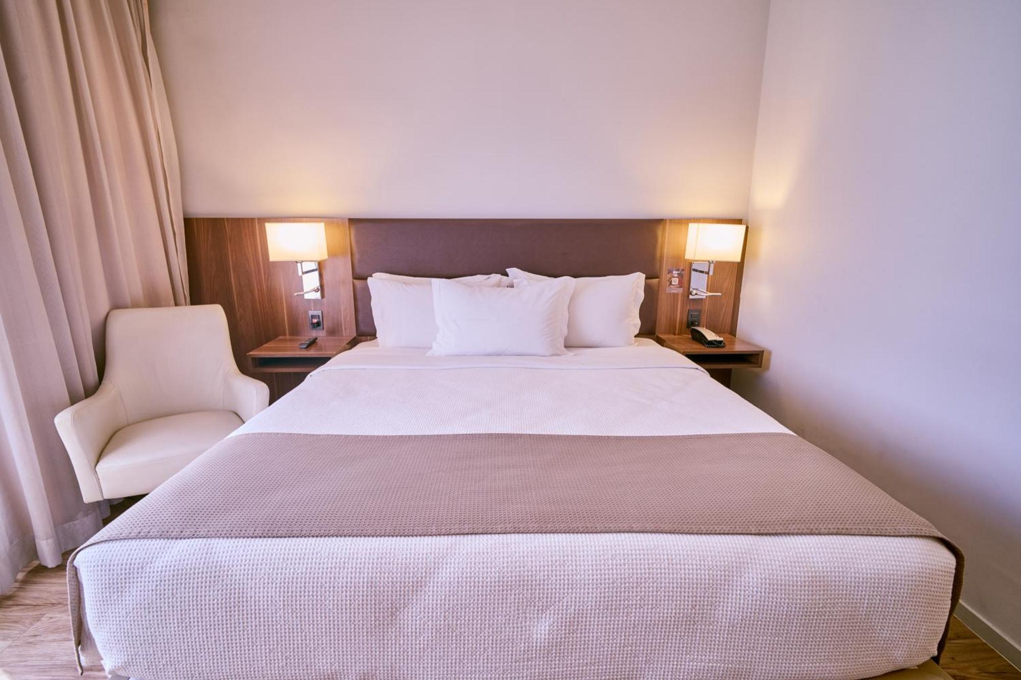 Standard Double 1 King Bed