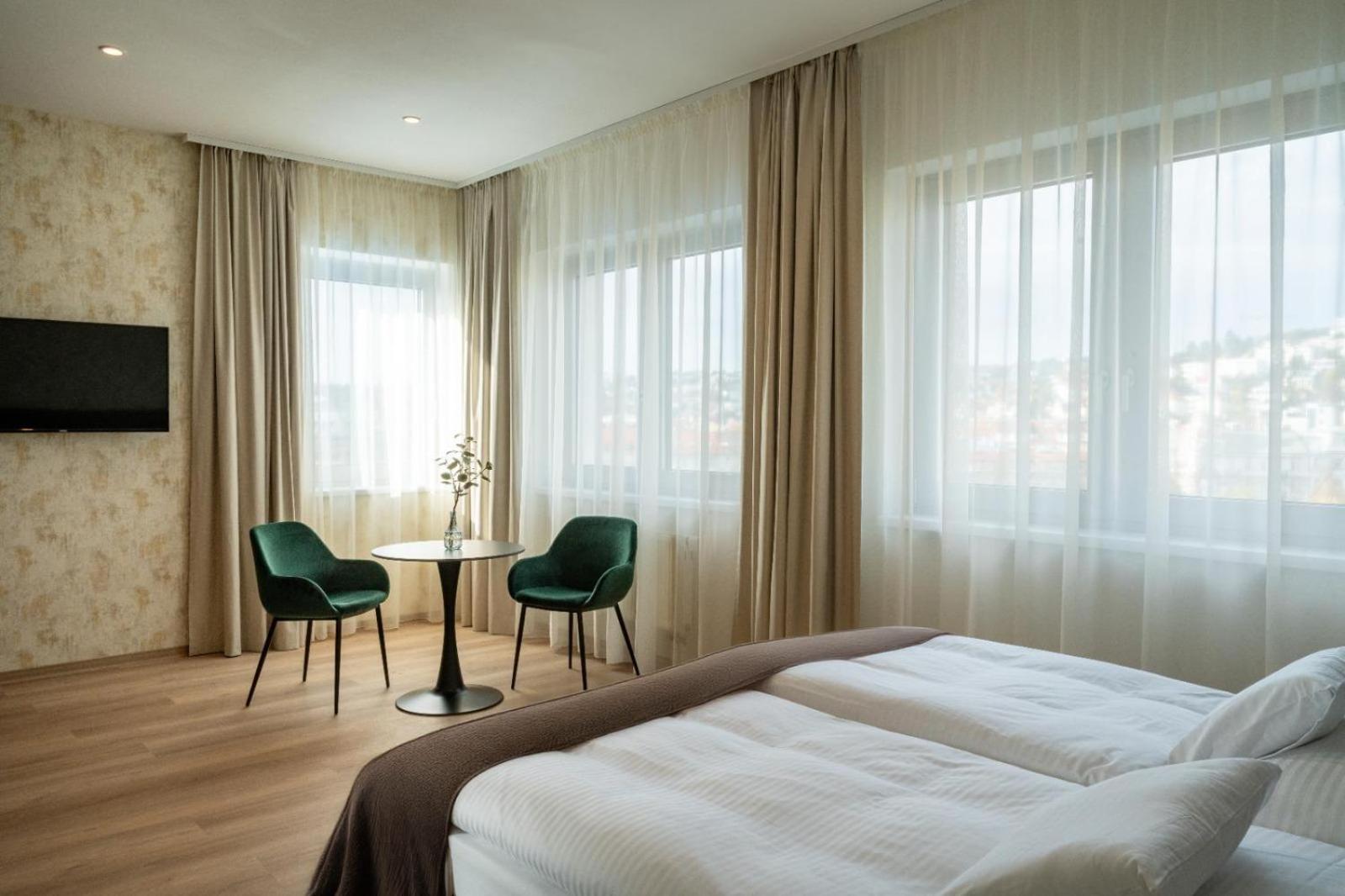 Deluxe Double or Twin Room City View
