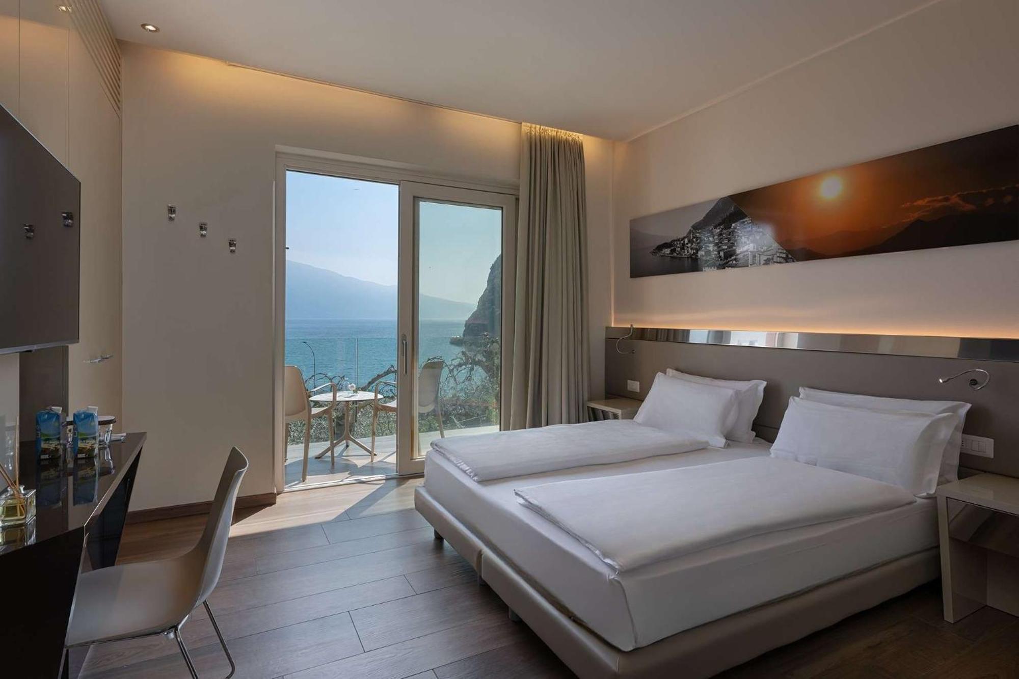 Superior Tweepersoonskamer met 1 of 2 Bedden, Balkon en Uitzicht op het Meer