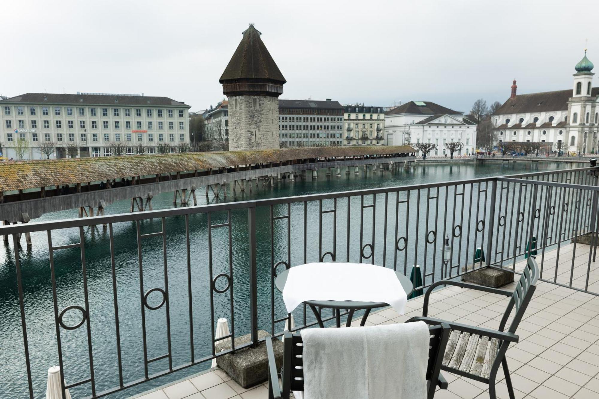 Double room facing the Chapel Bridge large balcony 19m2