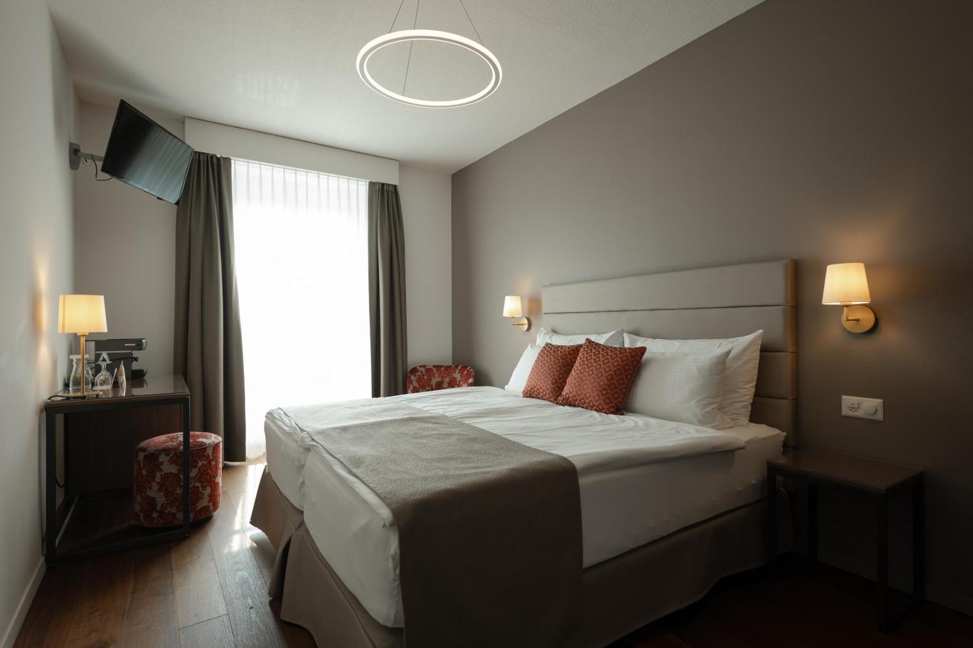 Double room city side 12m2