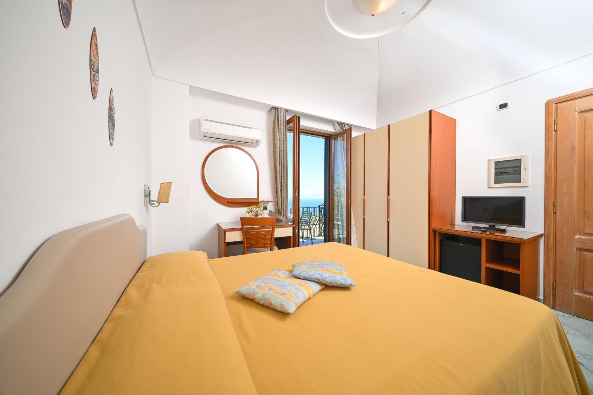 Double or Twin Room Sea View