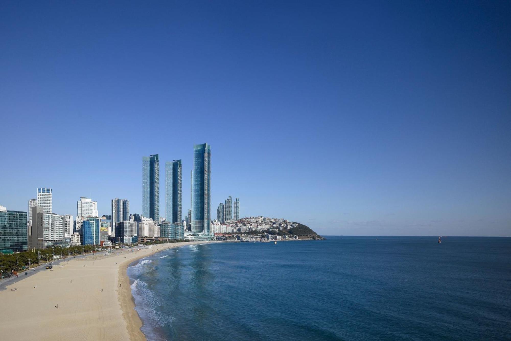 Deluxe Beach King 1 King Haeundae Beach view