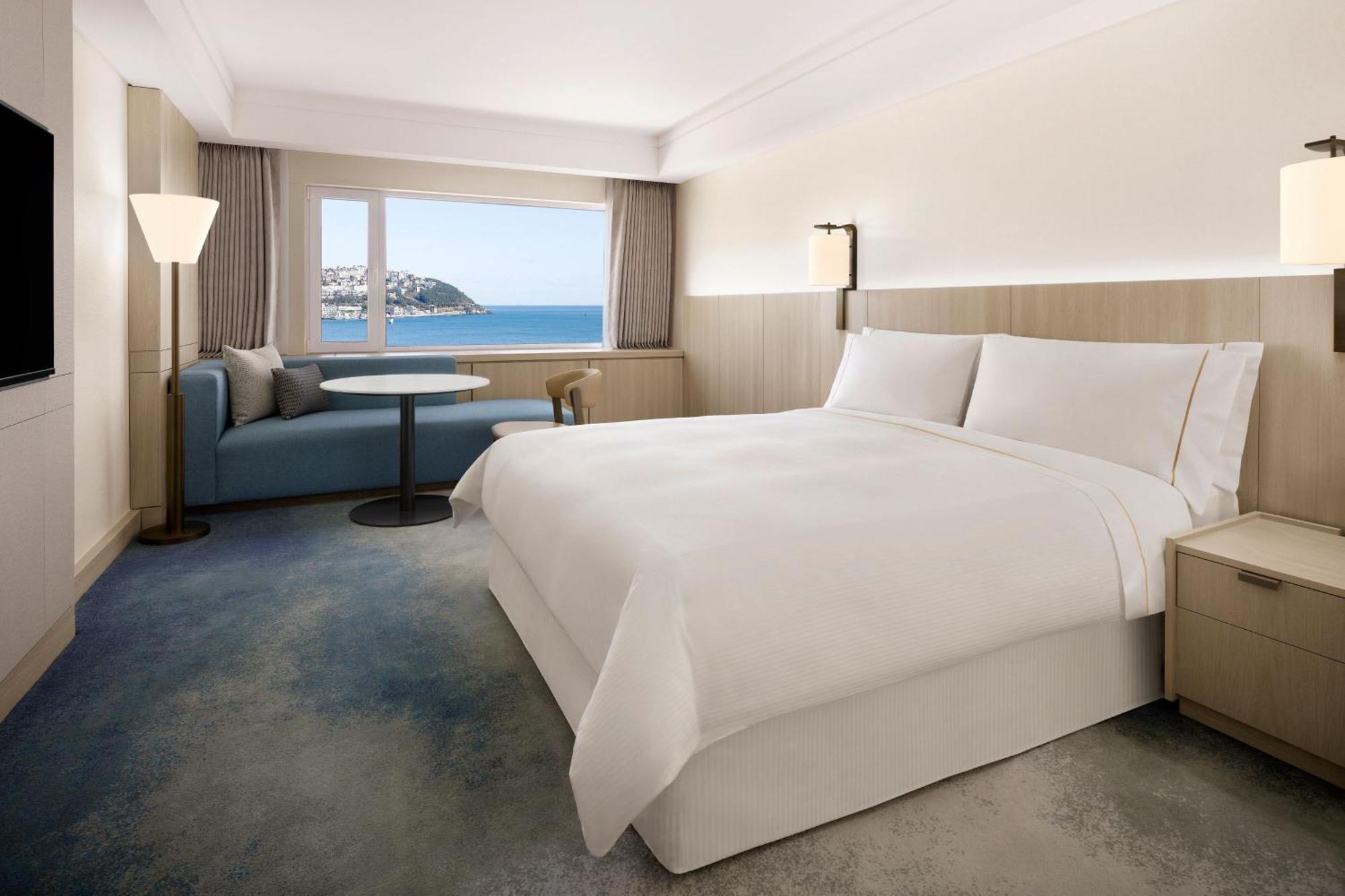 Deluxe Beach King 1 King Haeundae Beach view