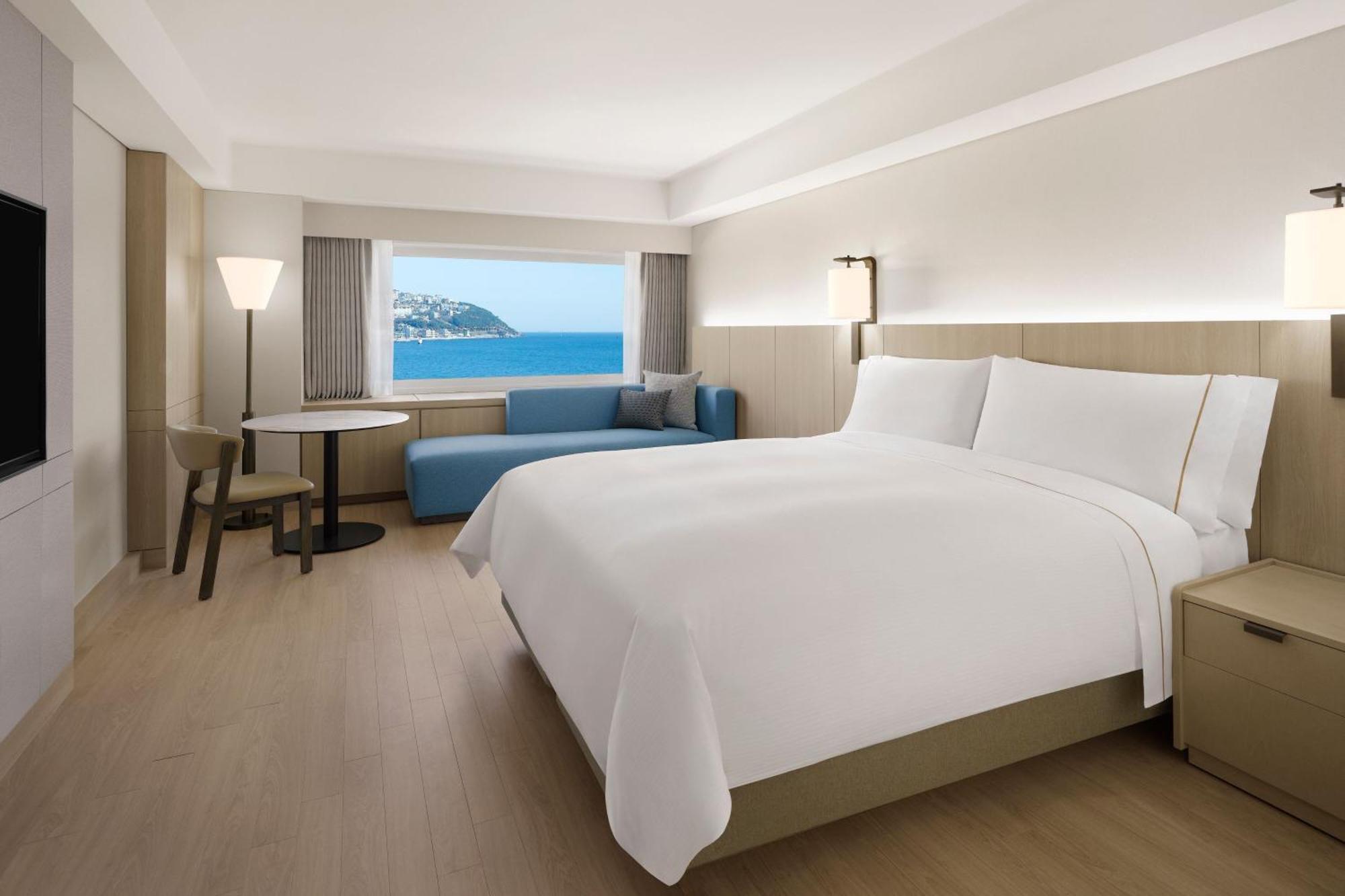 Deluxe Beach Ondol 1 King Haeundae Beach view