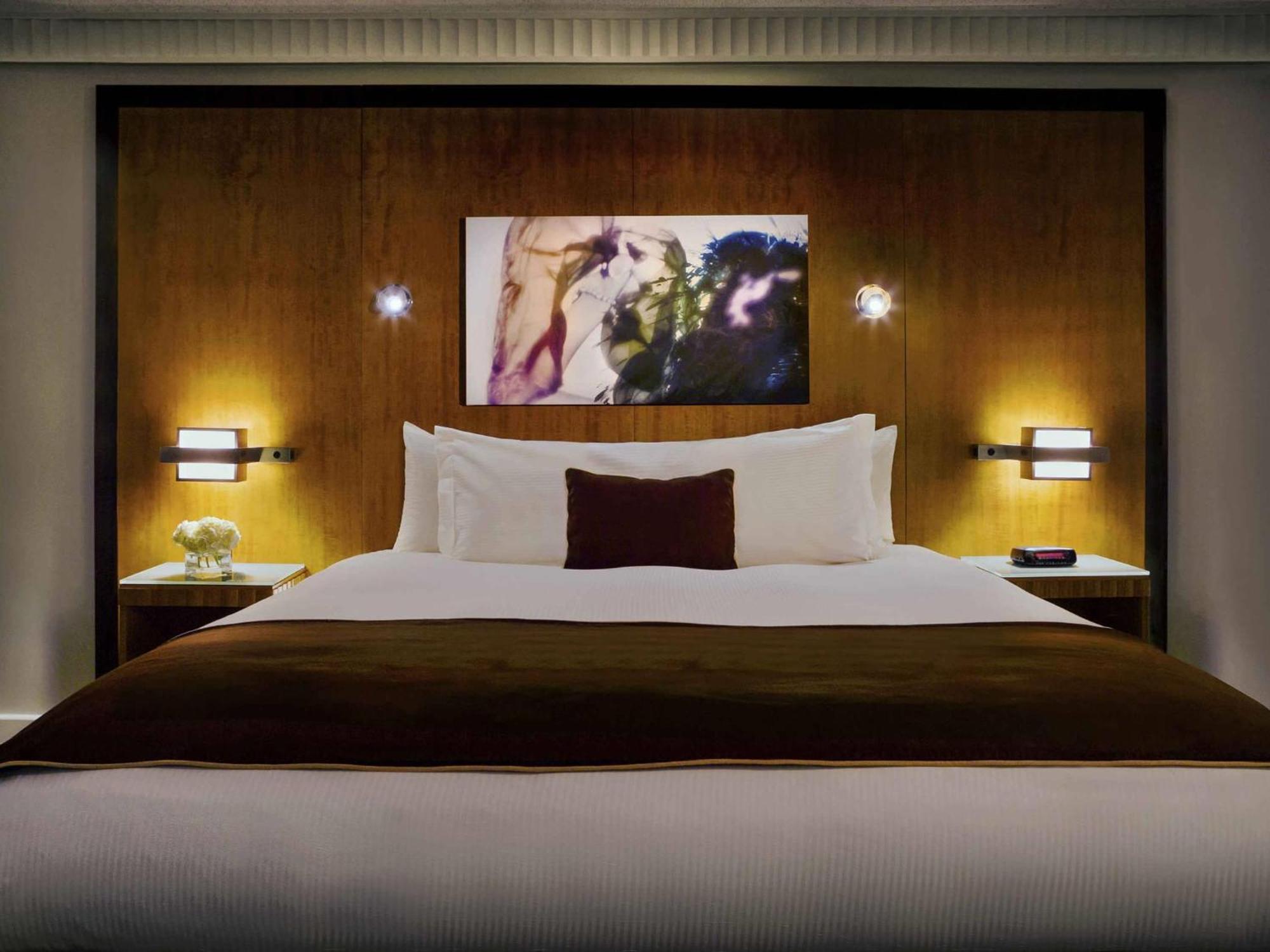 Superior King Room City View