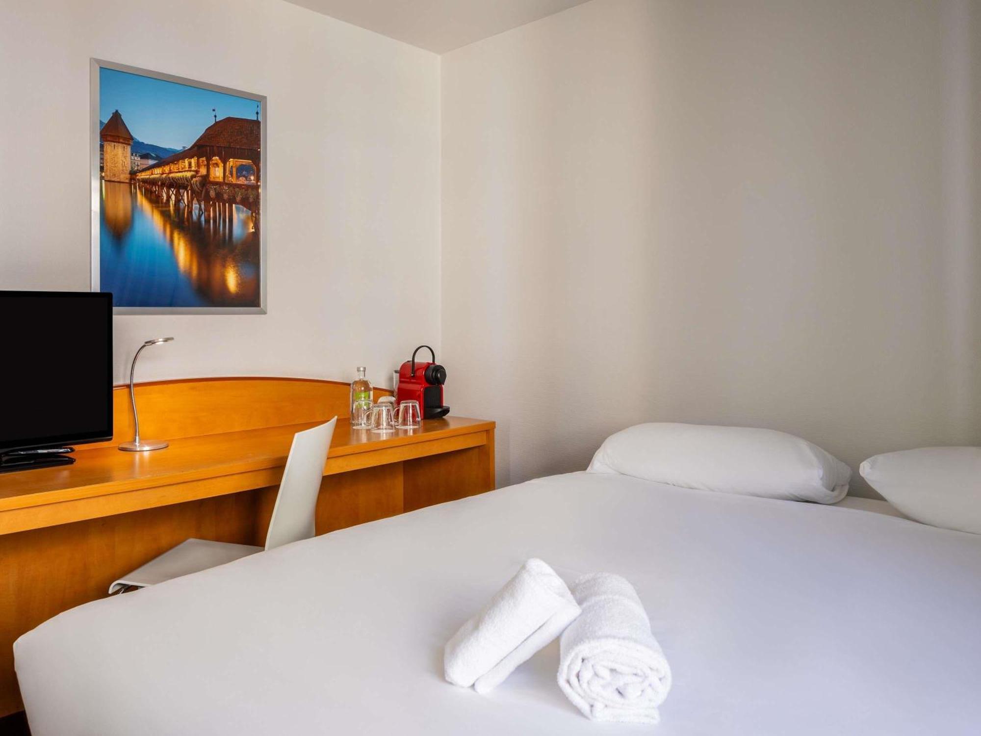 Standard Queen Room
