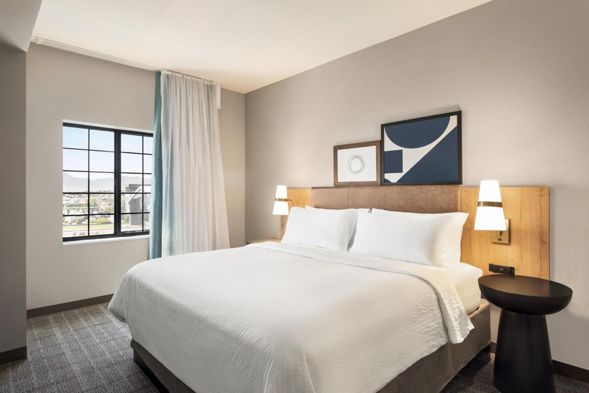 One-Bedroom King Suite with Courtyard View