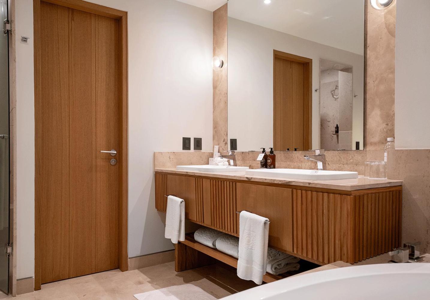 Suite Máster con vistas a la piscina