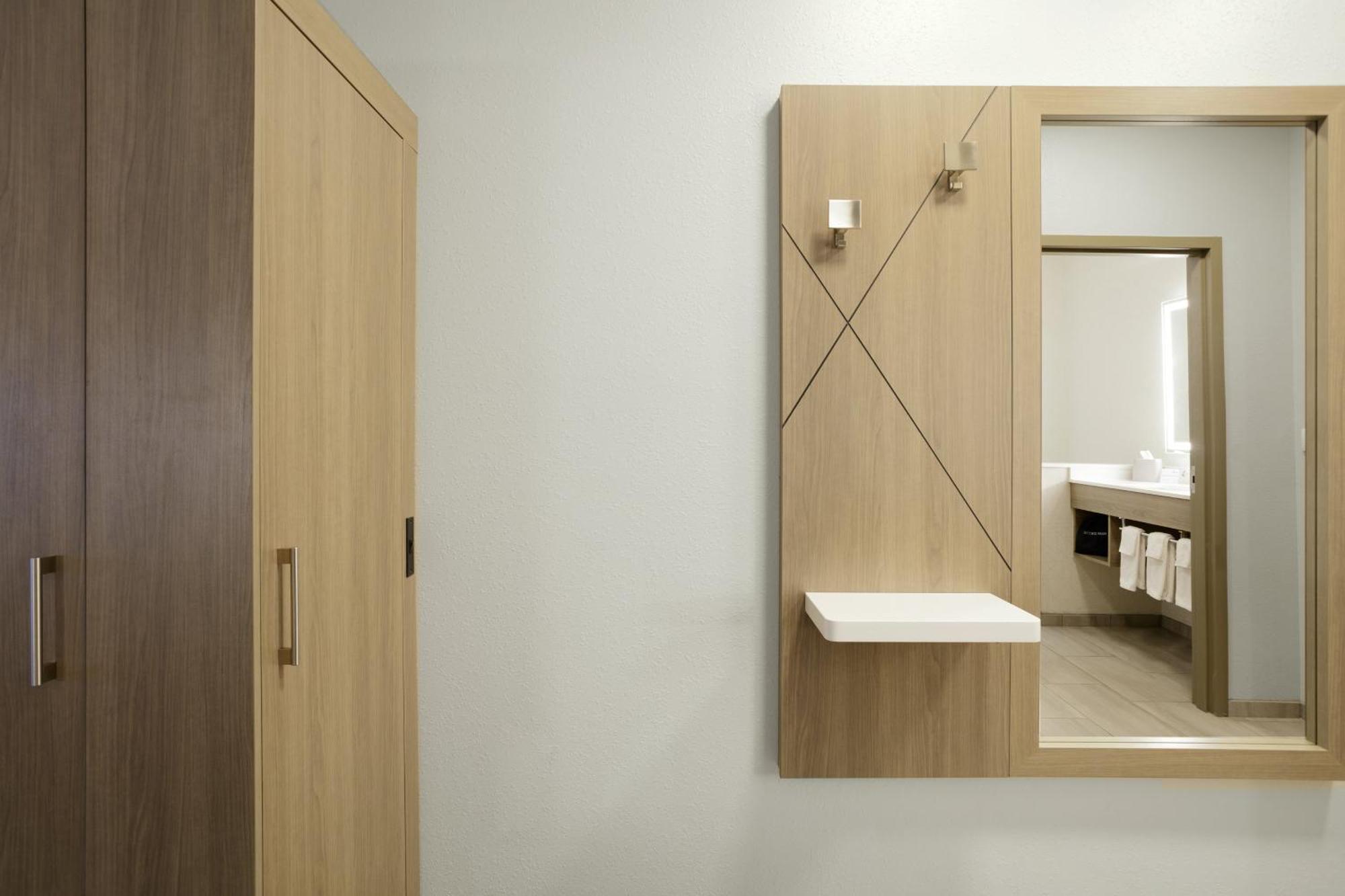 Standard Queen Room Two Queen Beds Mobility Accessible Roll Shower