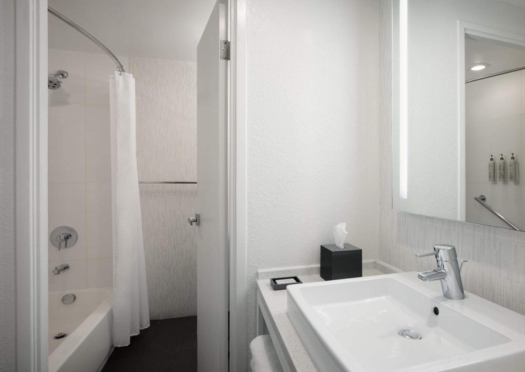 LANAI room Two Queen Beds low floor 1 2