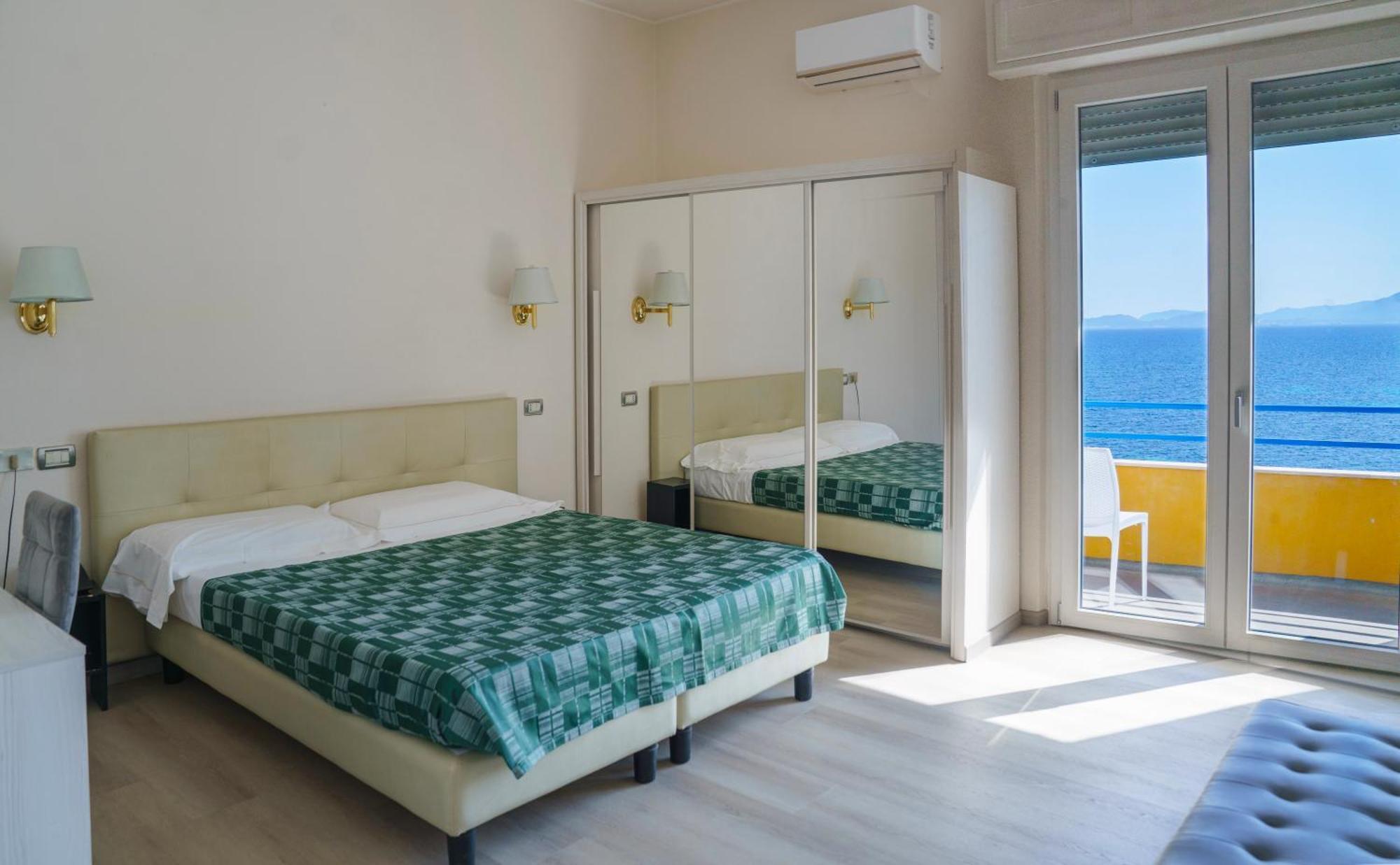 Deluxe Double or Twin Room Sea View