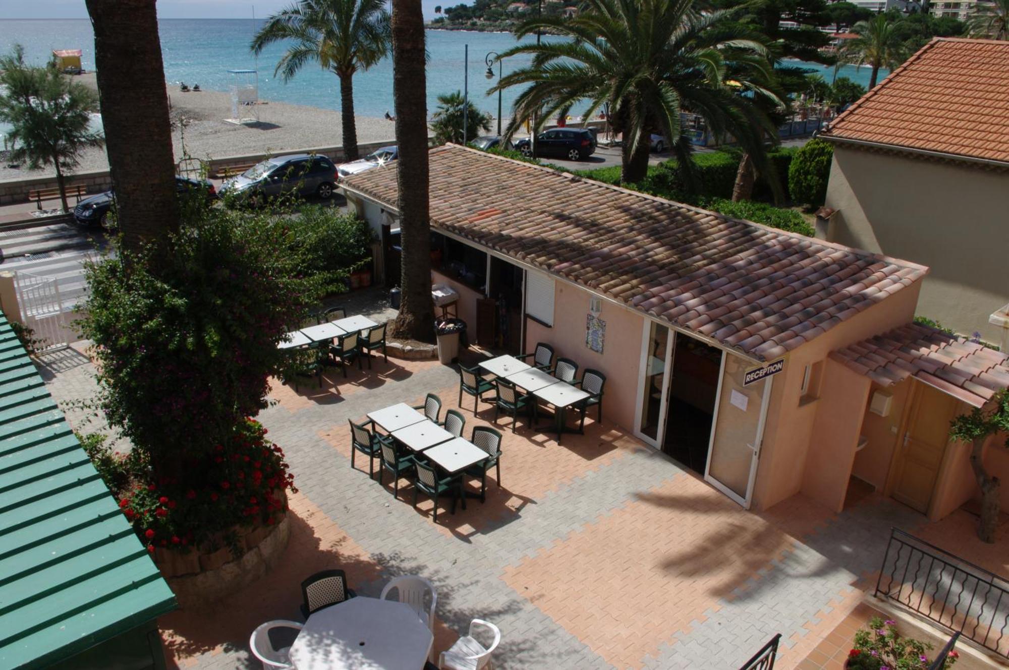 Habitación Doble Estándar con terraza y vistas al mar