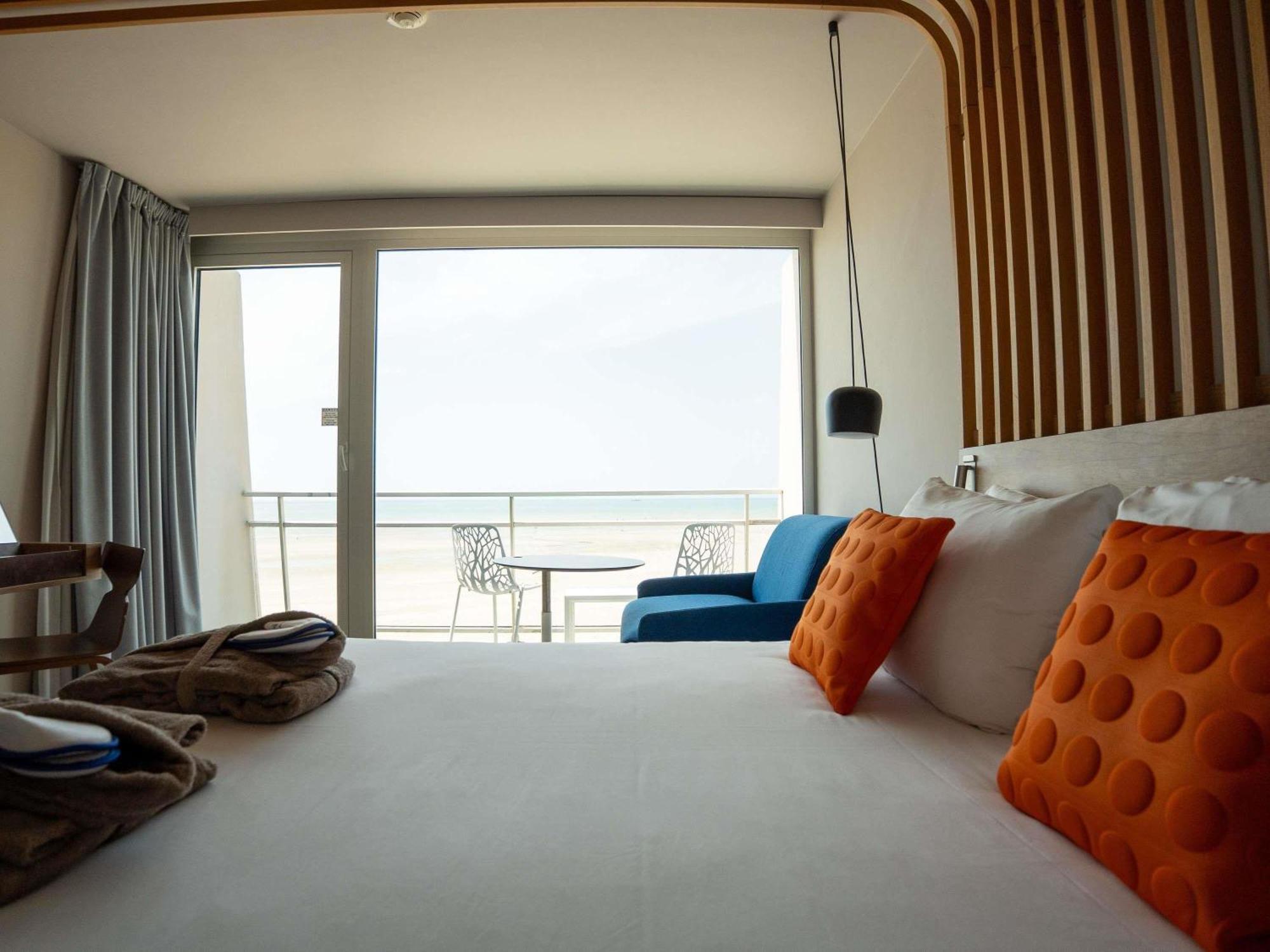 Superior Room double bed sofa bed sea view balcony