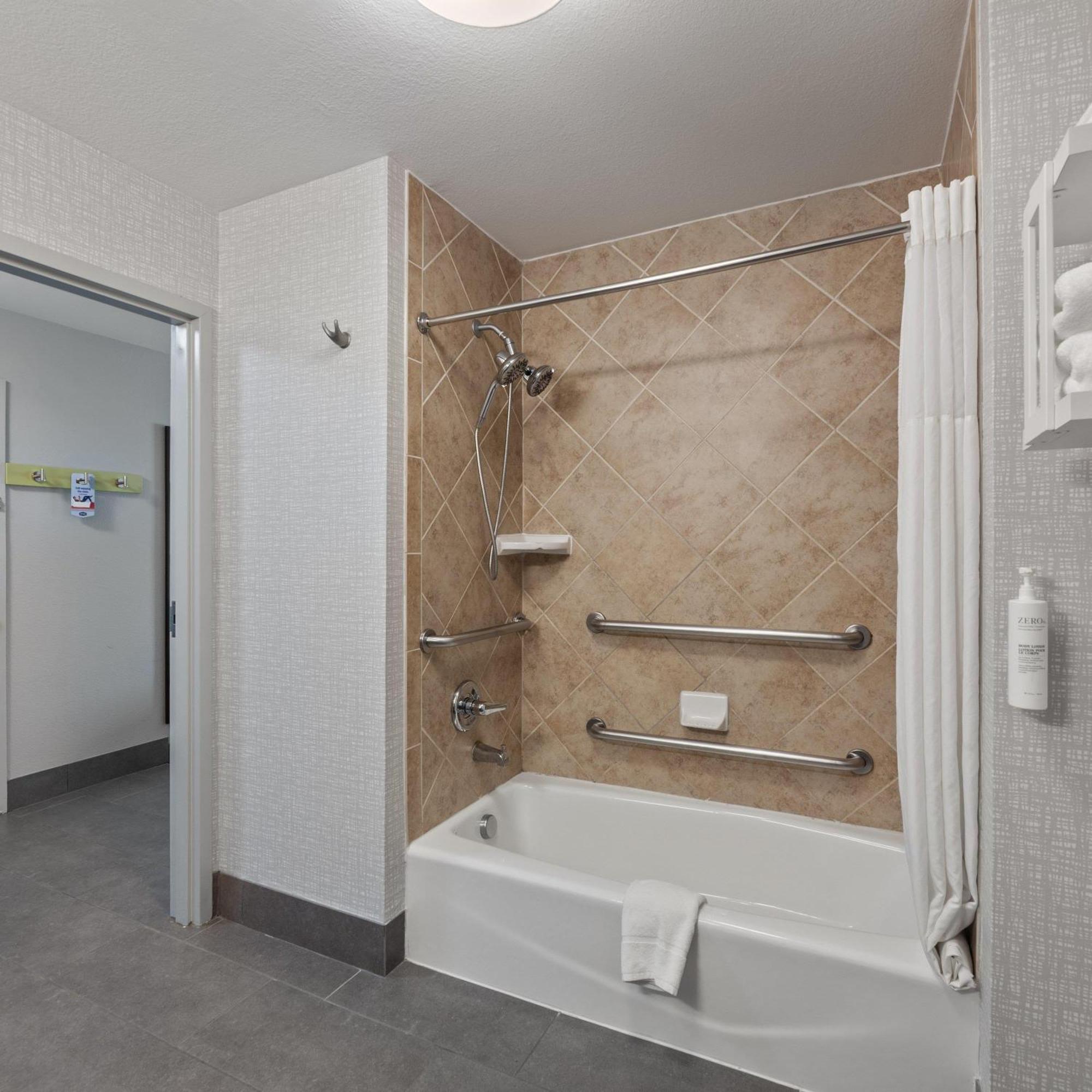King Room Accessible Tub Mobility Hearing Access or Non-Smoking