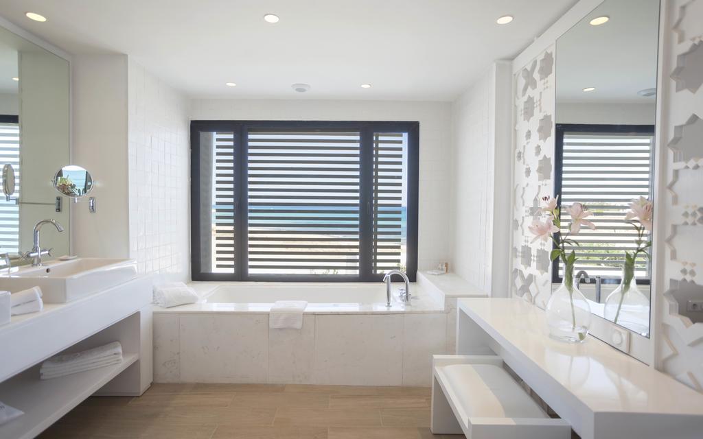 Suite Sea View Double Whirlpool Bath on an outdoor sea view terrace