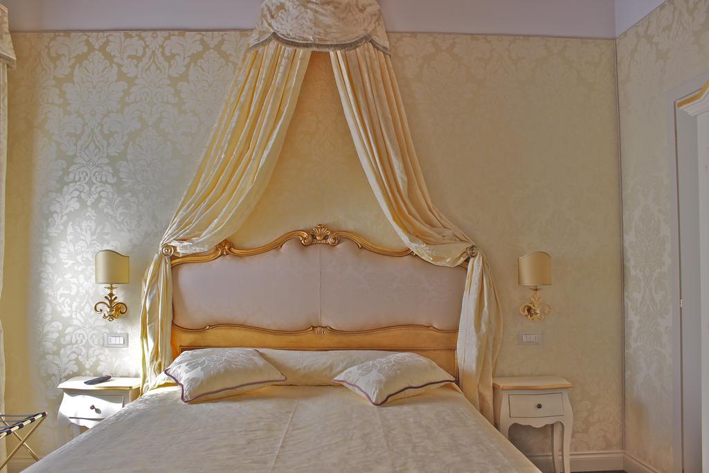 Deluxe Double Room with Balcony,151329442:JPEG