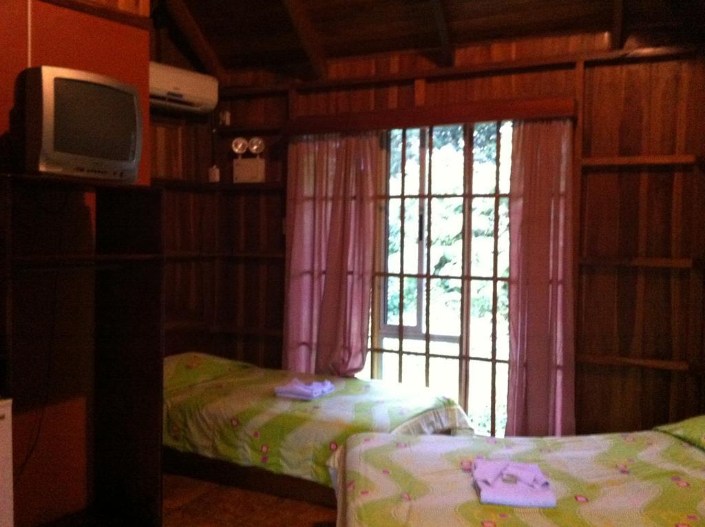 Quadruple Room Private Bathroom