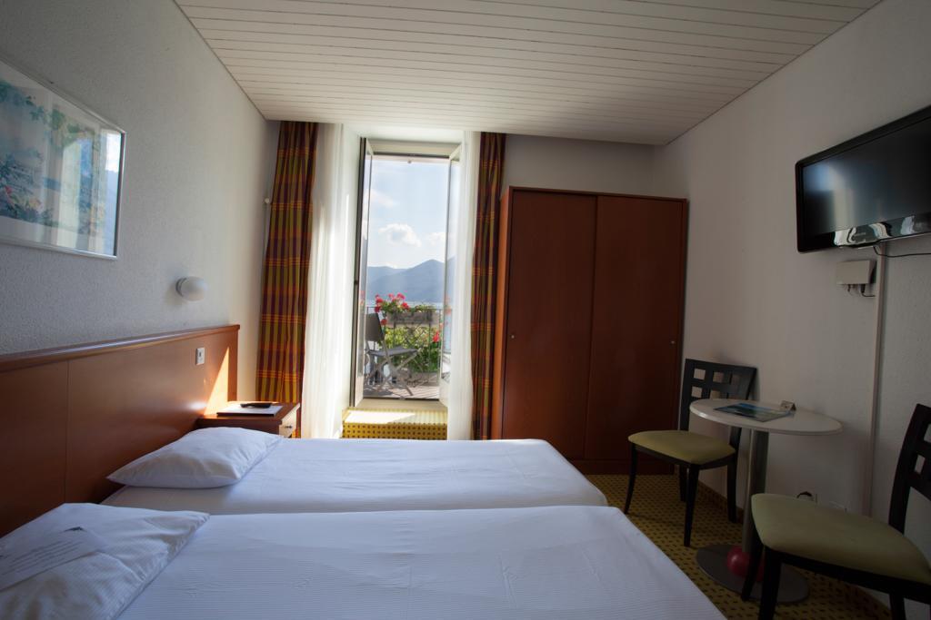 Zweibettzimmer mit Balkon und Seeblick