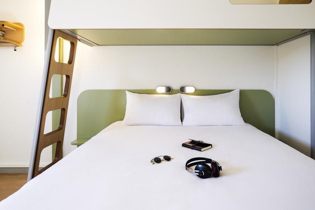 Triple Room One Double Bed One Bunk Bed,342466972:JPEG
