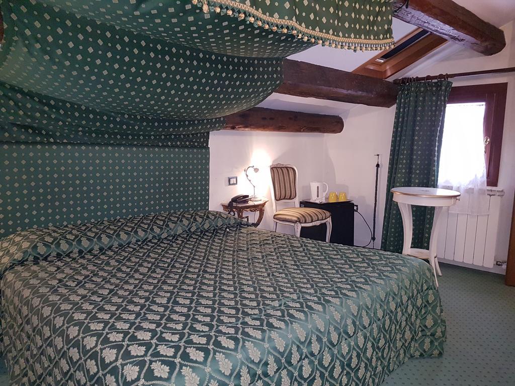 Small Double Attic Only stairs,442267161:JPEG
