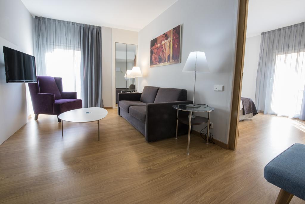 Quarto Família (2 Adultos + 2 Crianças)
