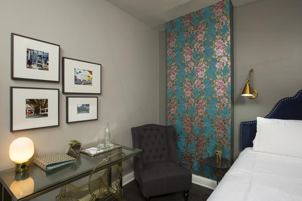 Habitación con cama grande