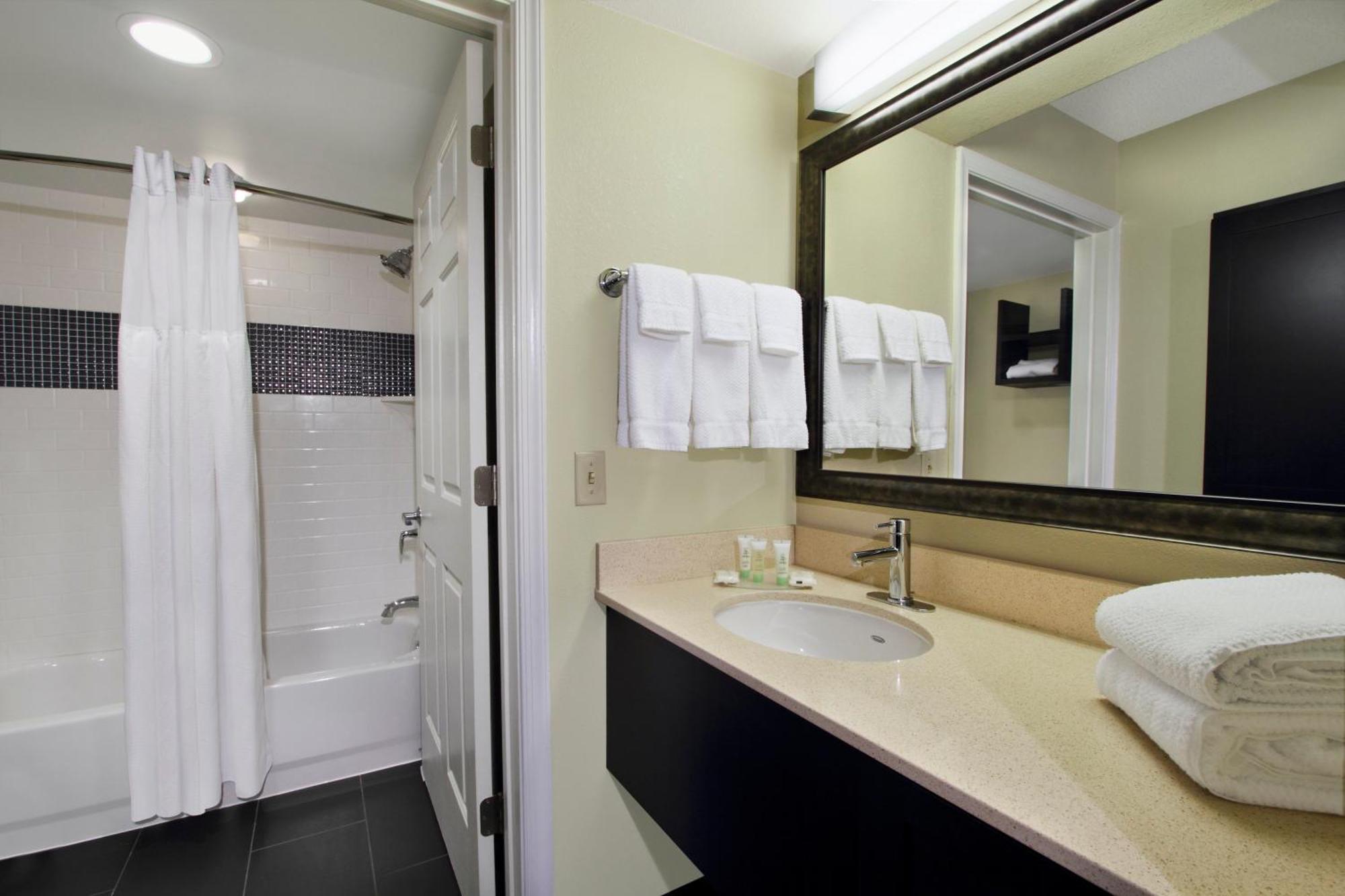Studio Queen Suite