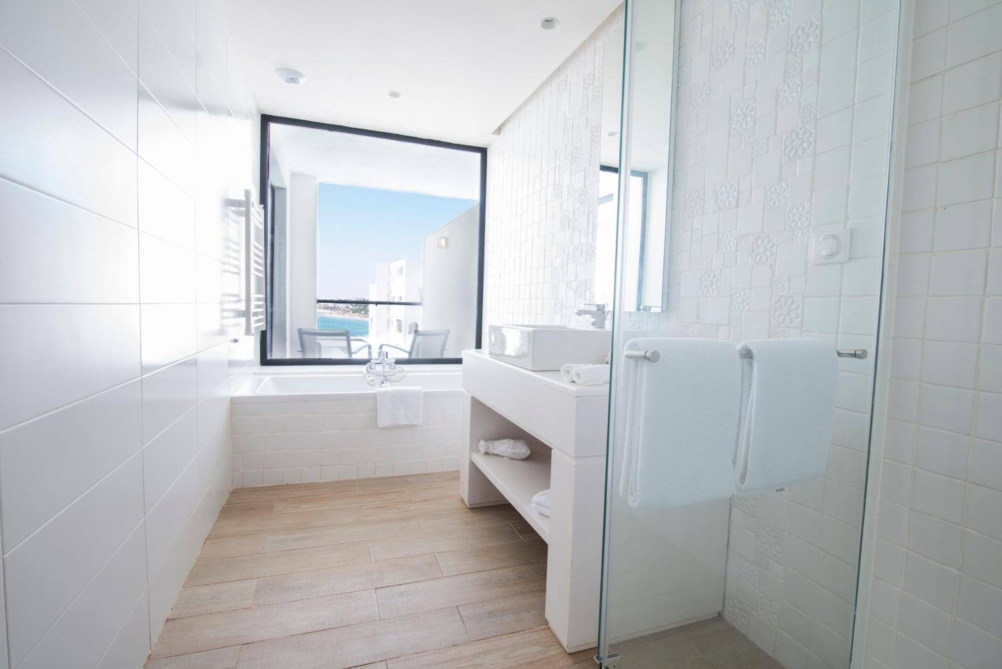 Deluxe Twin or Double Suite Partial Sea View