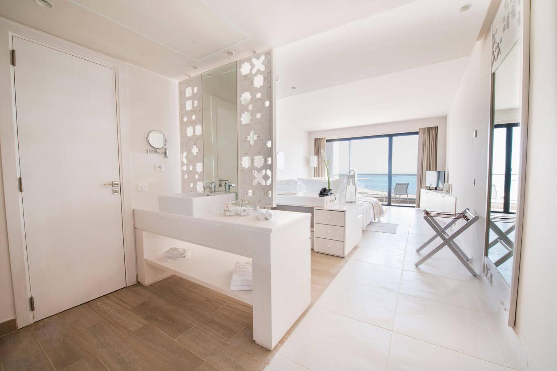 Deluxe Double or Twin Suite Sea View