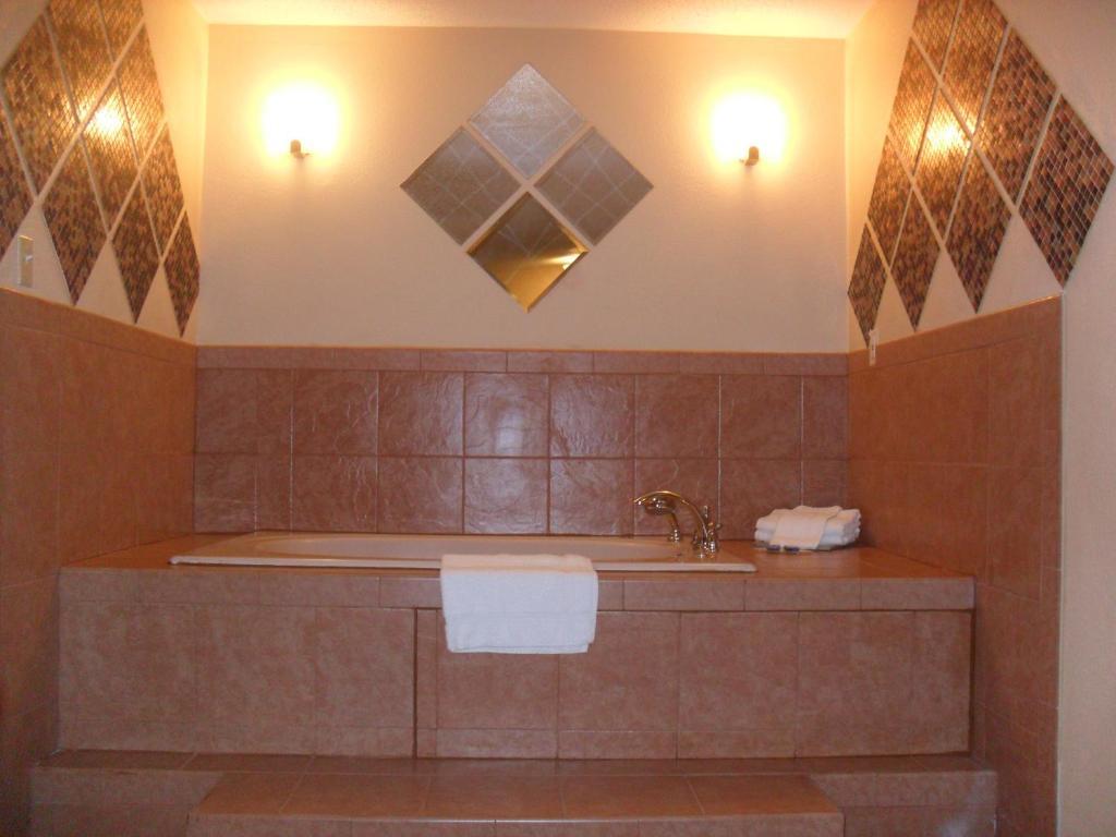 King Room with Hot Tub - Smoking