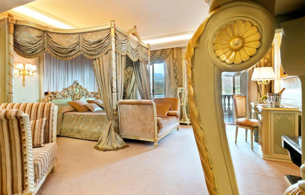 Suite with Lake View