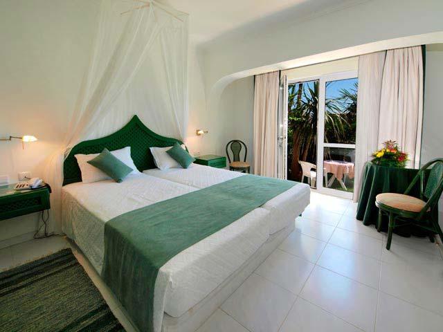 Habitación Doble con vistas laterales al mar
