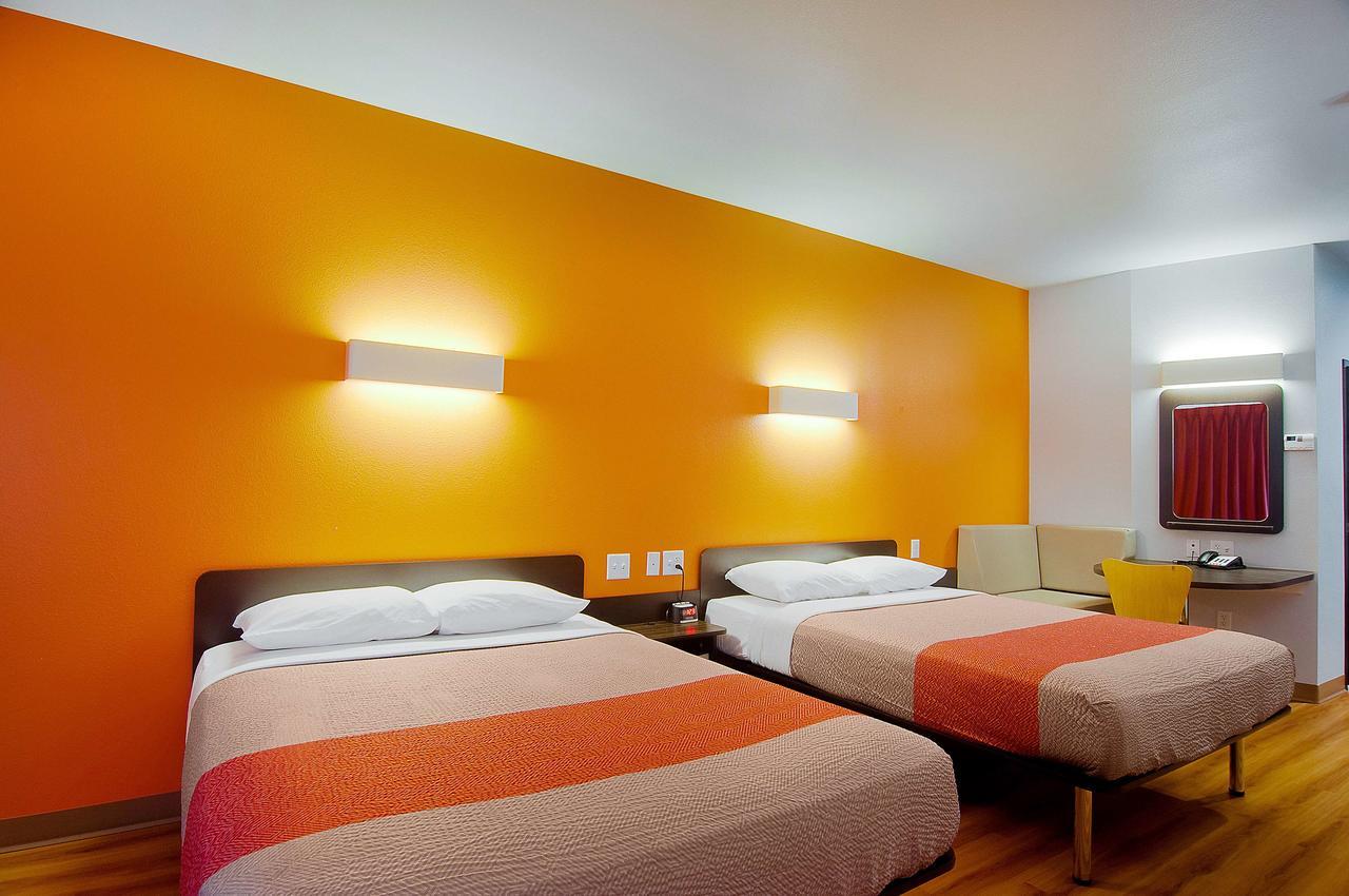 Queen Room Two Queen Beds Non-Smoking