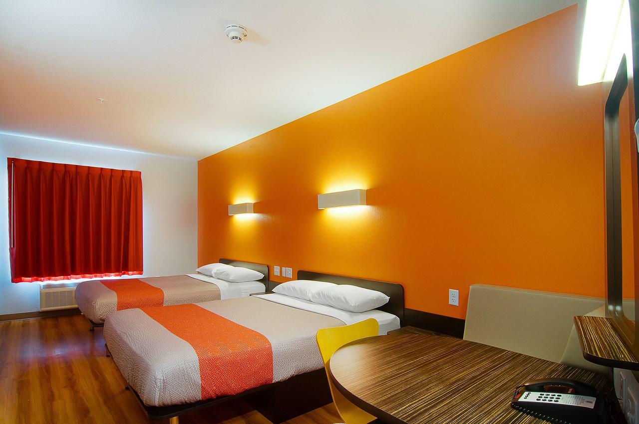 Queen Room Two Queen Beds Non-Smoking