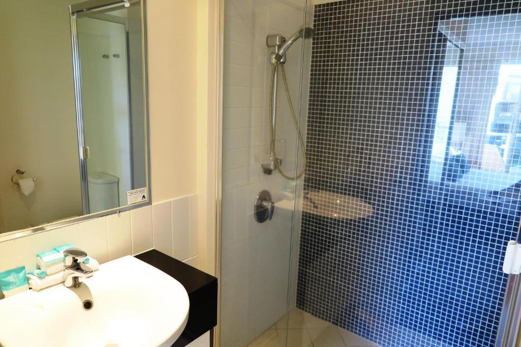 Deluxe Two-Bedroom Apartment with Garden View,1395816176:JPEG