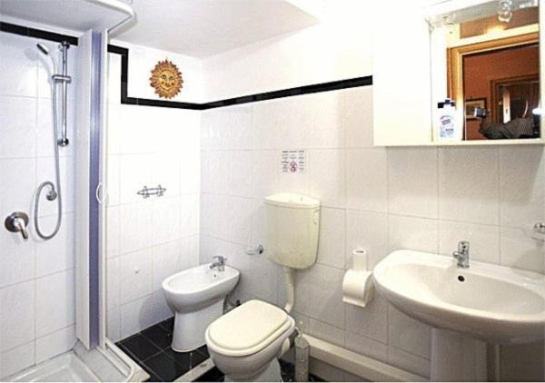 Quarto com Cama de Casal ou 2 de Solteiro