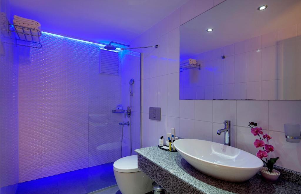 Quarto com Cama de Casal ou 2 de Solteiro e Vista do Continente