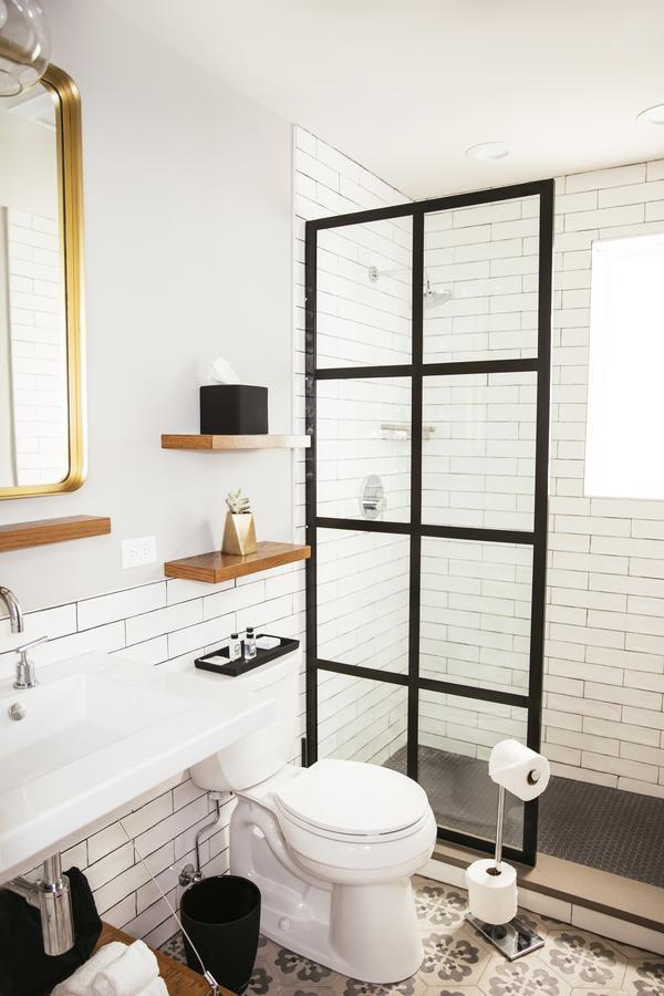 Habitación con cama extragrande.
