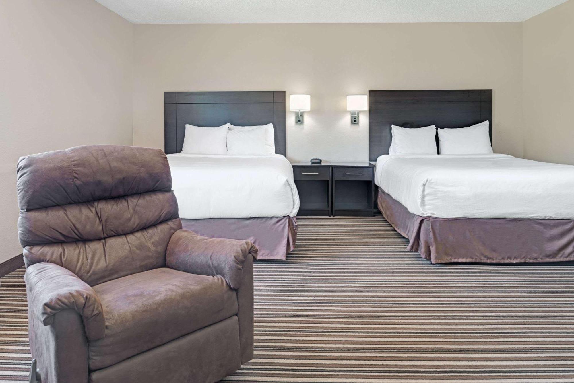 Queen Room Two Queen Beds Non-Smoking