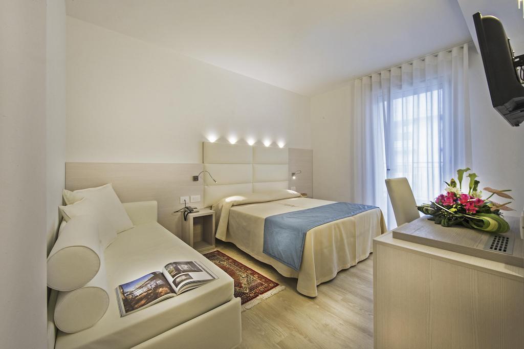 Double Room with Sea View,665970987:JPEG