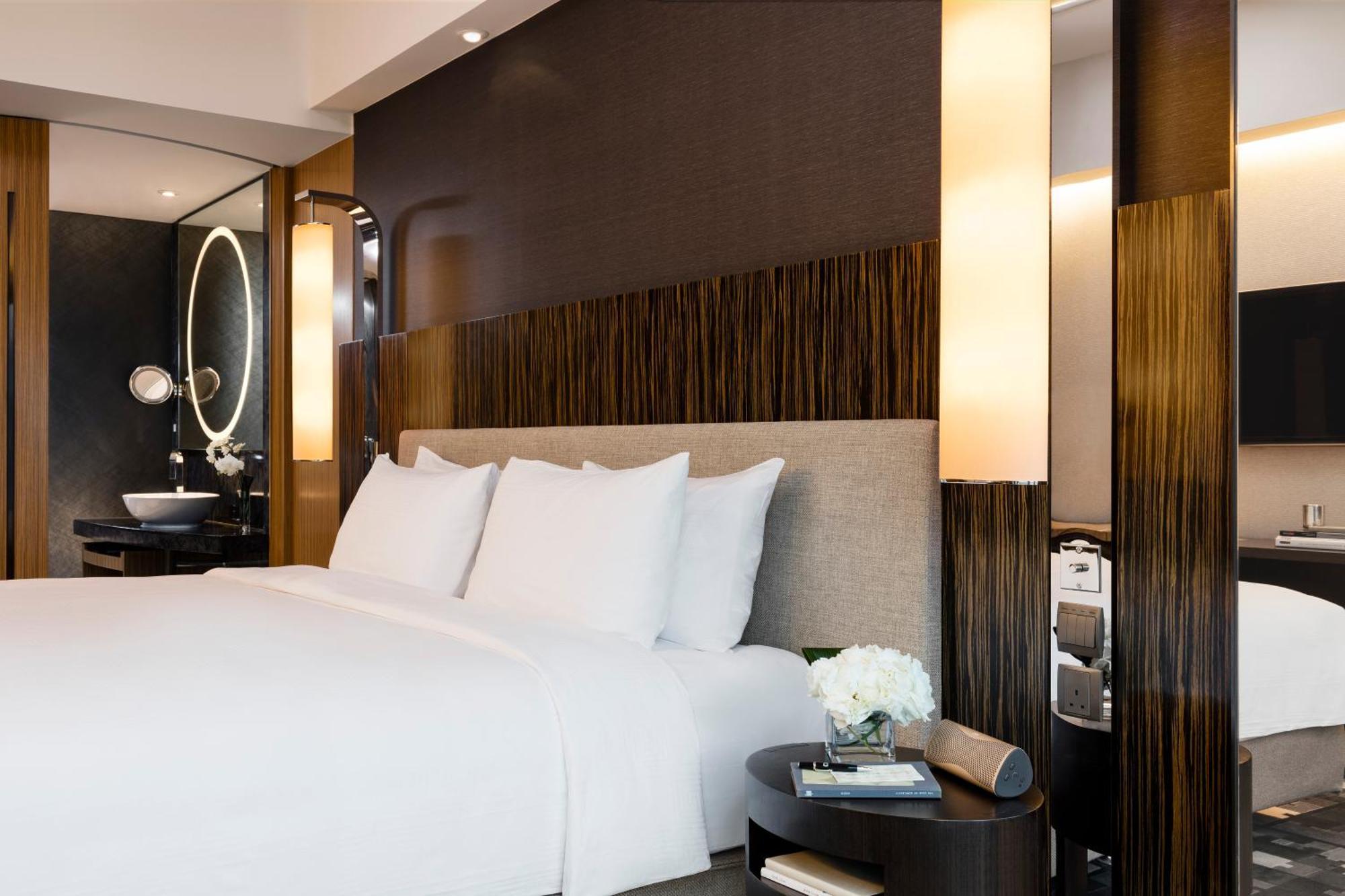 Club 36 King Room Harbor View