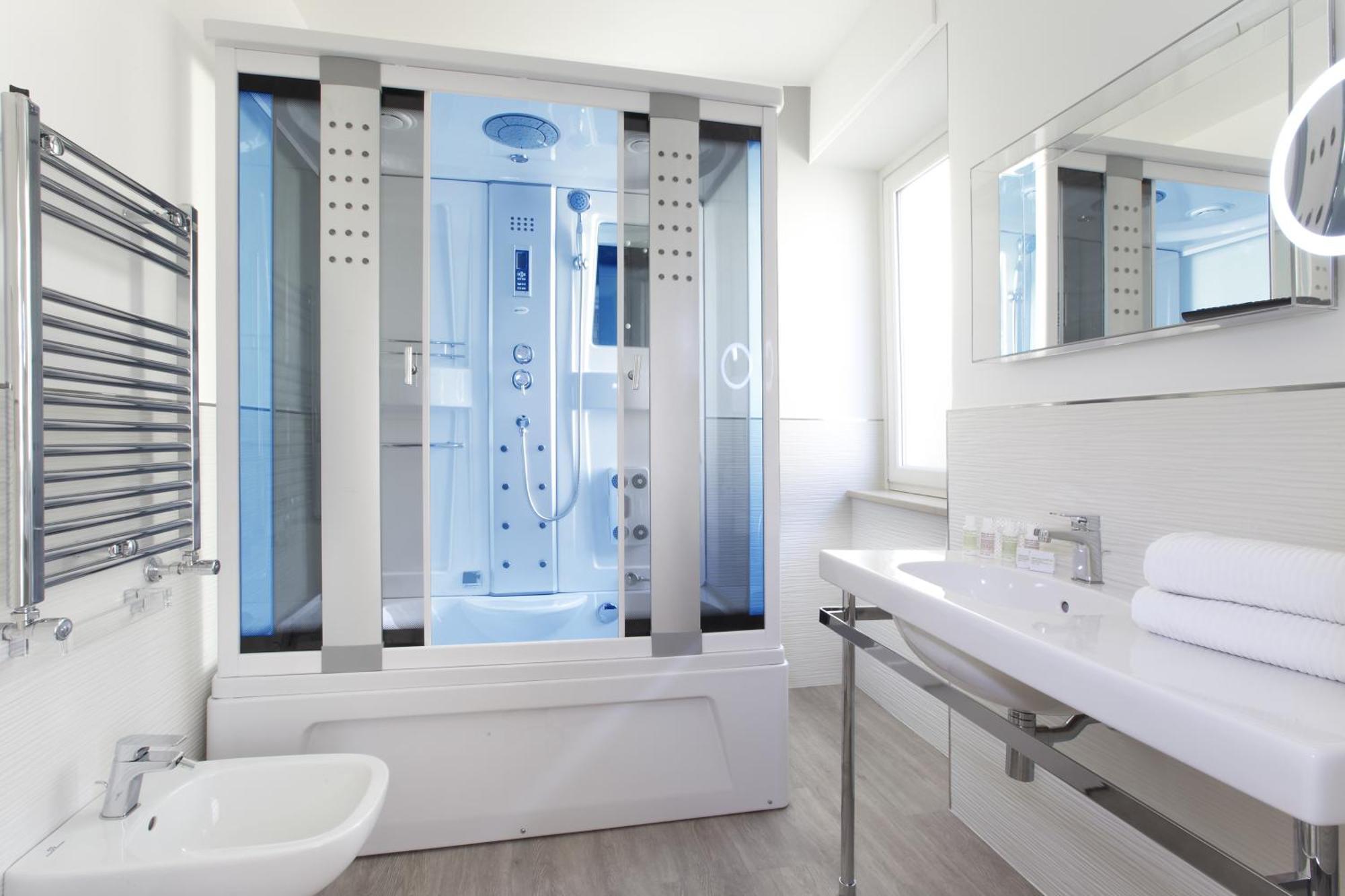 King Room with Spa Bath