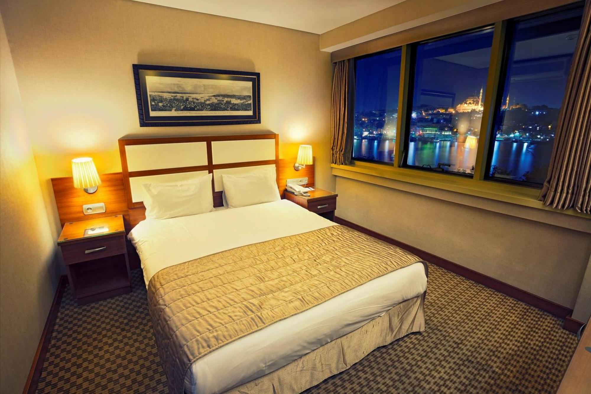Quarto com Cama de Casal ou 2 Camas de Solteiro e Vista do Mar