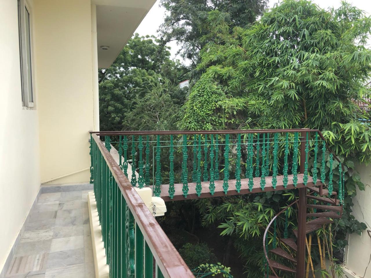 Service Apartment