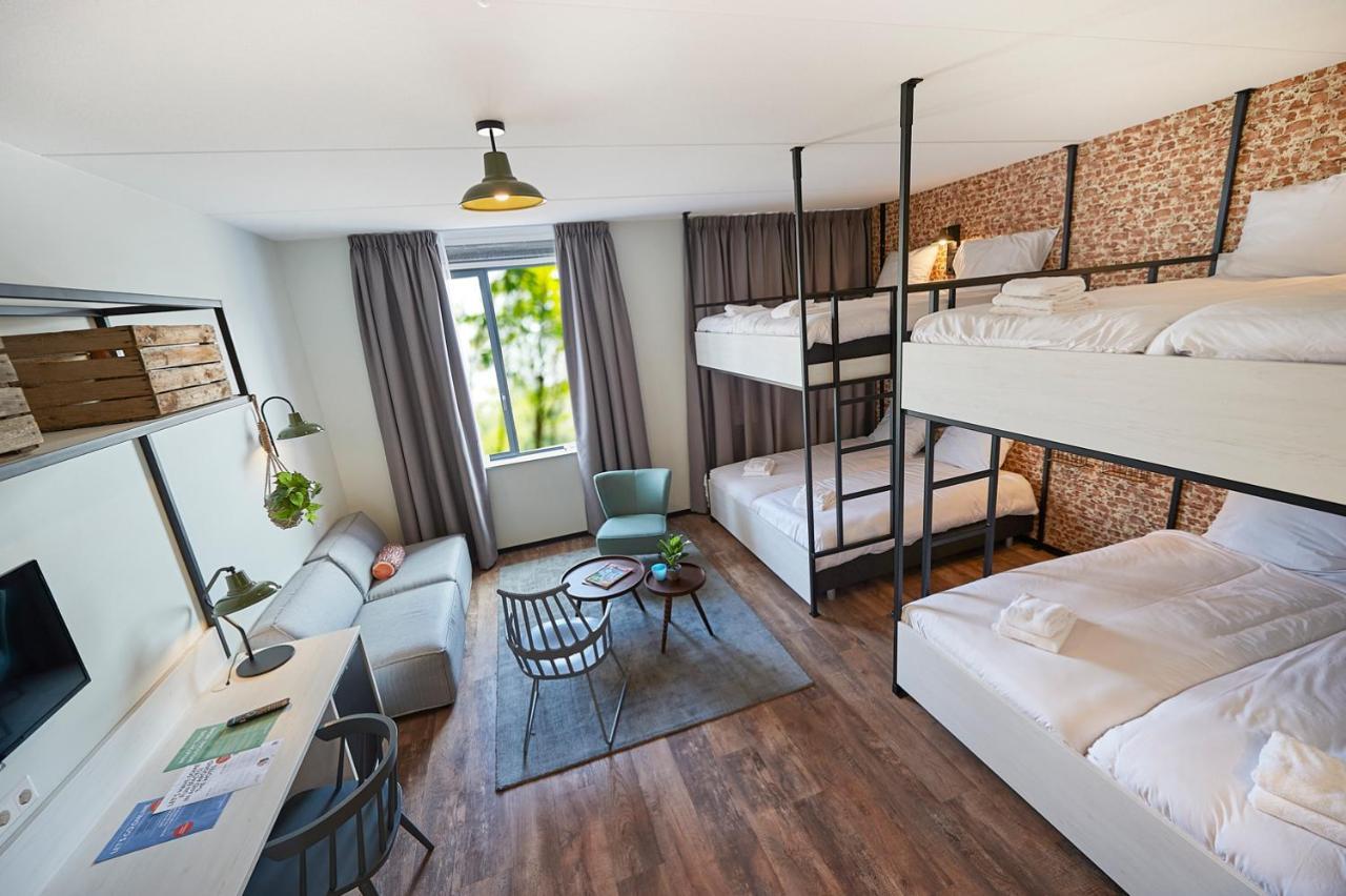 Deluxe Family Room - 8 Beds,817354583:JPEG