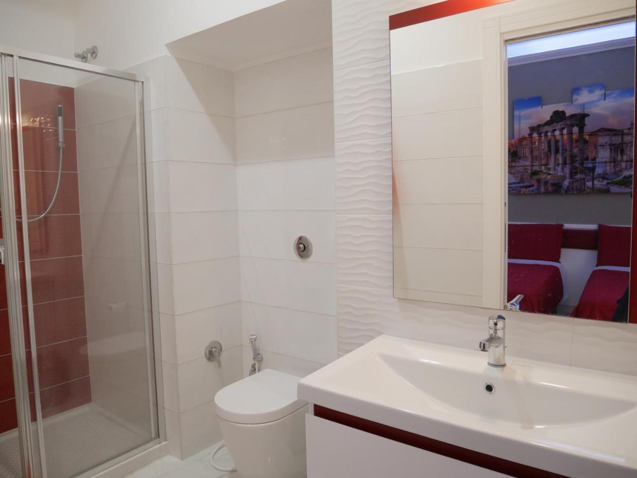 Camera Matrimoniale/Doppia con Letti Singoli con Bagno Privato