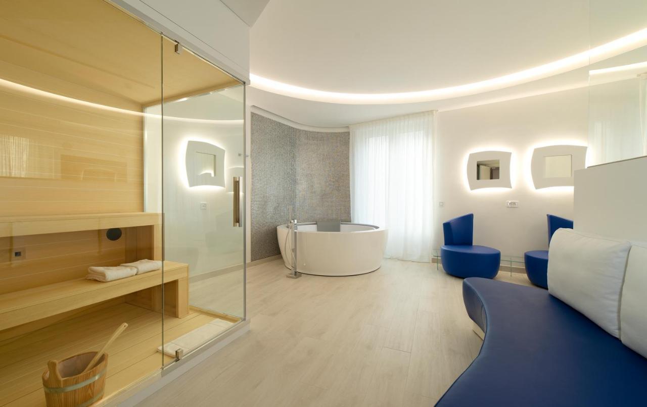 Deluxe Suite mit Whirlpool-Badewanne